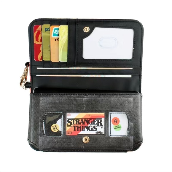 STRANGER THINGS WALLETS 💥✨💥 - Picture 3 of 7